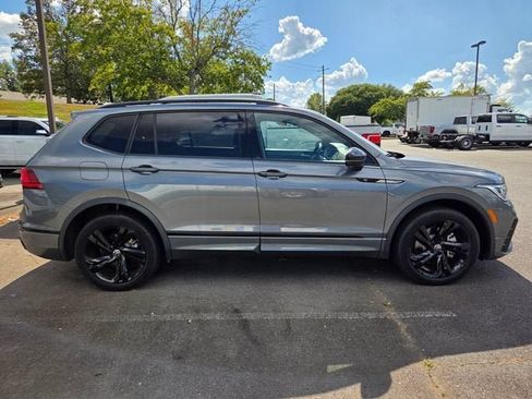 Used 2024 Volkswagen Tiguan SE R-Line w/ MDO Package, Three-Row FWD image 2
