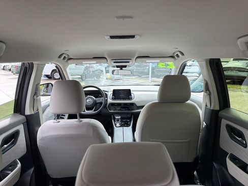 Used 2023 Nissan Rogue SV FWD image 34