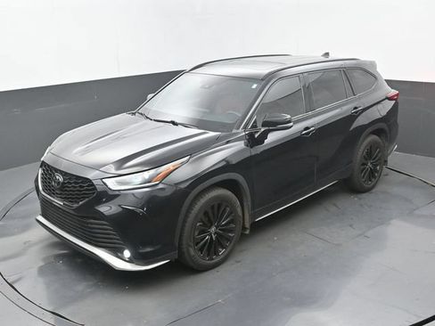 Used 2023 Toyota Highlander XSE FWD image 16