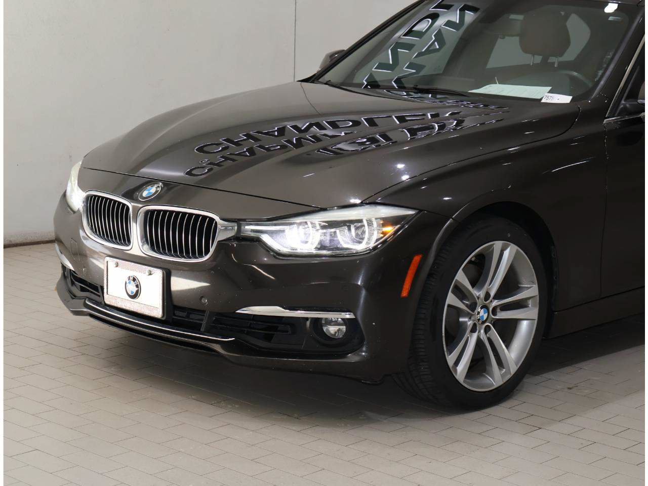 Used 2017 BMW 330i Sedan RWD image 2