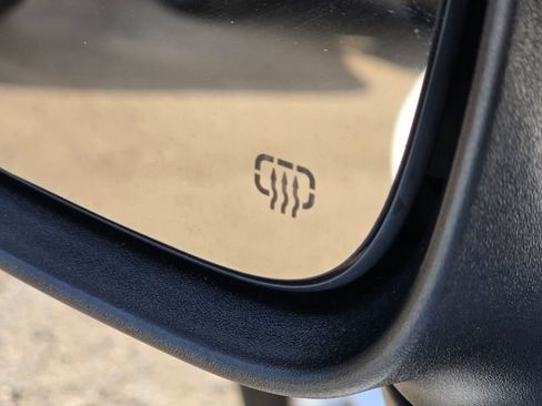 Used 2023 Chrysler Pacifica Touring-L image 27