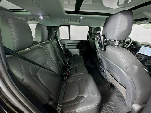 Used 2025 Land Rover Defender 130 X-Dynamic SE image 29