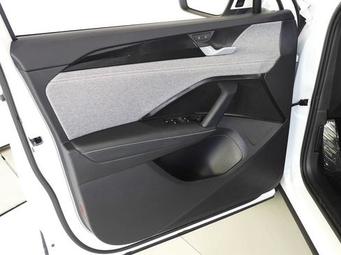 Used 2025 Volkswagen Tiguan S FWD image 11