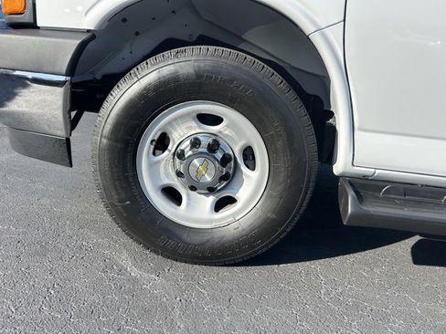 Used 2025 Chevrolet Express 3500 LT w/ LT Preferred Equipment Group image 9