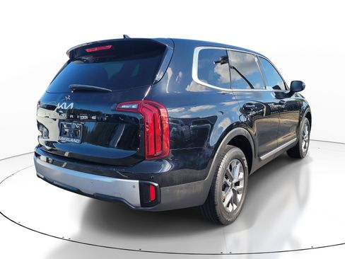 Used 2023 Kia Telluride LX FWD image 4