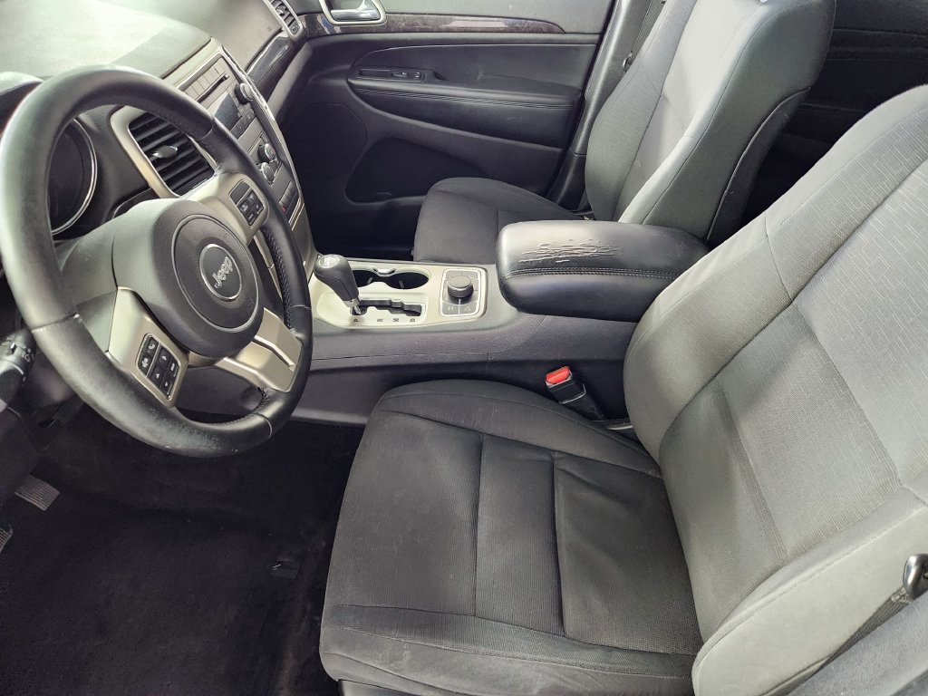 Used 2012 Jeep Grand Cherokee Laredo w/ Laredo E Group AWD/4WD image 13