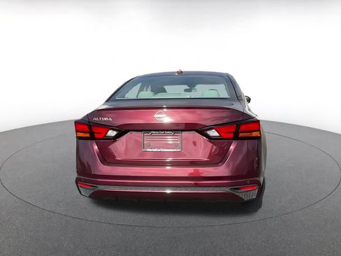 Used 2025 Nissan Altima 2.5 SV FWD image 12