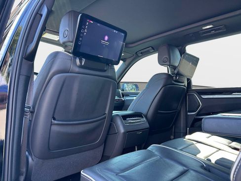 Used 2025 Cadillac Escalade Sport AWD/4WD image 15