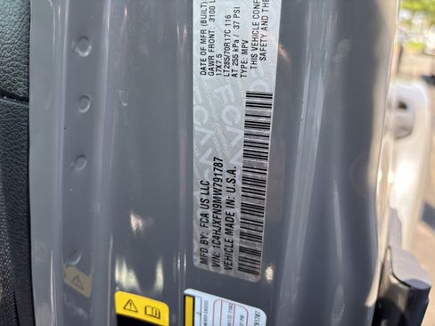 Used 2025 Kia Sportage EX FWD image 37