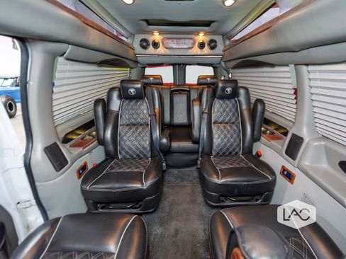 Used 2019 Chevrolet Express 2500 Extended w/ Enhanced Convenience Package image 27