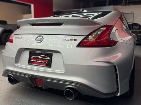 Used 2017 Nissan 370Z NISMO RWD image 5
