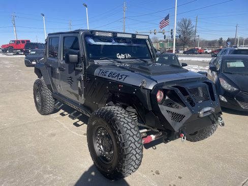 Used 2014 Jeep Wrangler Unlimited Sahara w/ Connectivity Group image 6