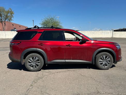 Used 2024 Nissan Pathfinder SV w/ Black Appearance Package image 4