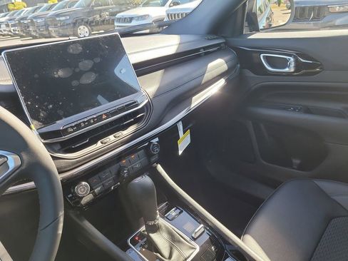 New 2026 Jeep Compass Latitude image 18