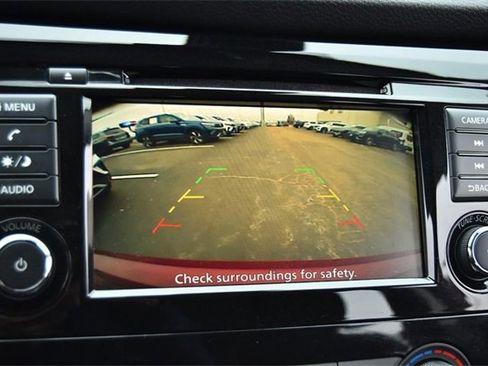 Used 2021 Nissan Rogue Sport S image 14