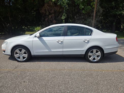 Used 2009 Volkswagen Passat Komfort FWD image 4