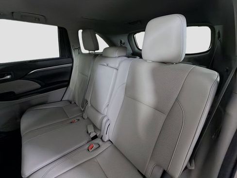 Used 2017 Toyota Highlander Limited image 23
