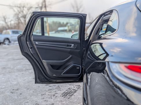 Used 2022 Porsche Panamera 4S image 54