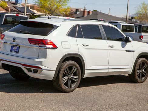 Used 2021 Volkswagen Atlas Cross Sport SE w/ Panoramic Sunroof Package image 5