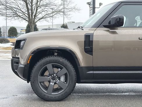 New 2026 Land Rover Defender 110 X-Dynamic SE image 9