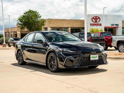 New 2026 Toyota Camry SE FWD image 4