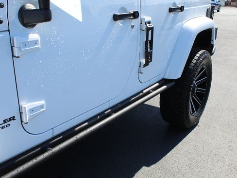 Used 2017 Jeep Wrangler Unlimited Sahara AWD/4WD image 16