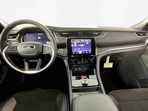 New 2025 Jeep Grand Cherokee Laredo image 6