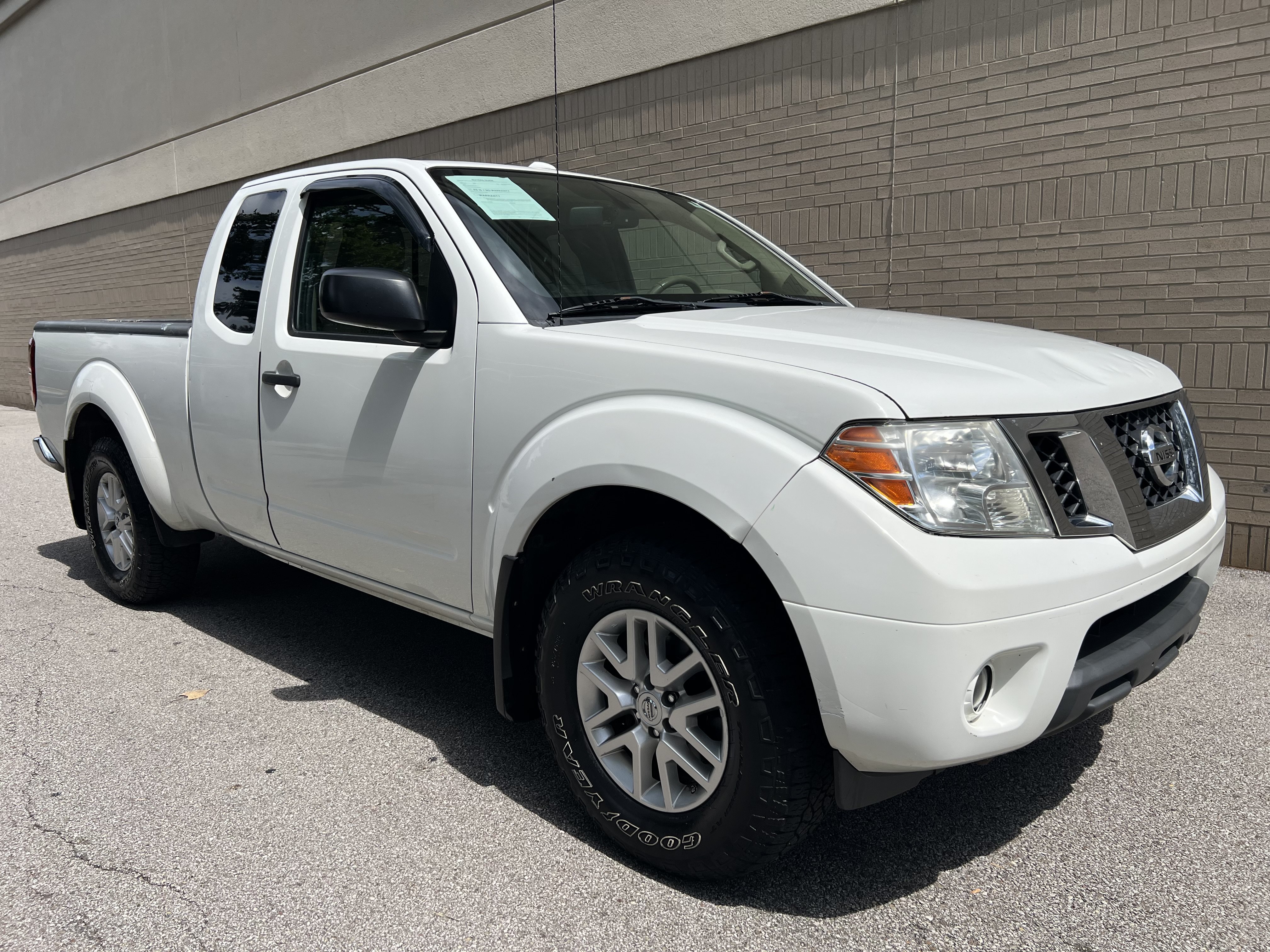 Used 2014 Nissan Frontier SV w/ SV Value Truck Package AWD/4WD image 10