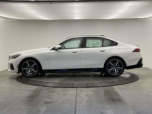 New 2026 BMW 550e xDrive w/ Executive Package AWD/4WD image 2