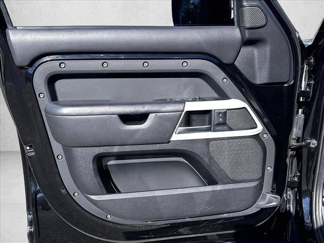 Used 2020 Land Rover Defender 110 HSE AWD/4WD image 17