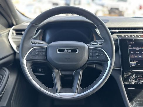 Used 2024 Jeep Grand Cherokee Altitude image 29