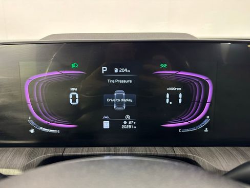 Used 2024 Kia Telluride EX w/ EX Captain's Chair Package image 22