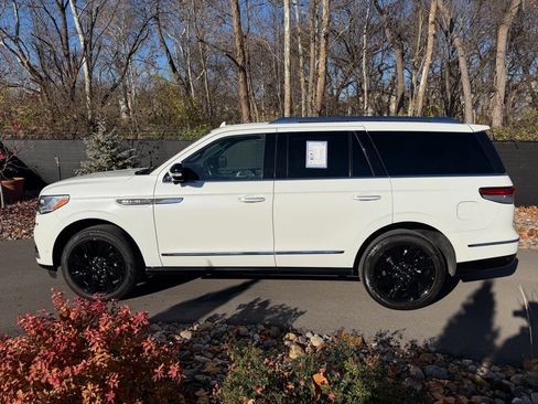 Certified 2023 Lincoln Navigator Reserve image 2