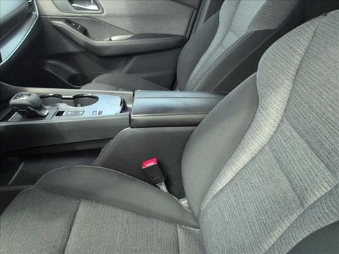 Used 2021 Nissan Rogue SV FWD image 4