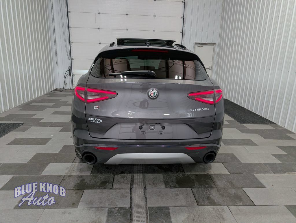 Used 2024 Alfa Romeo Stelvio Ti AWD/4WD image 3