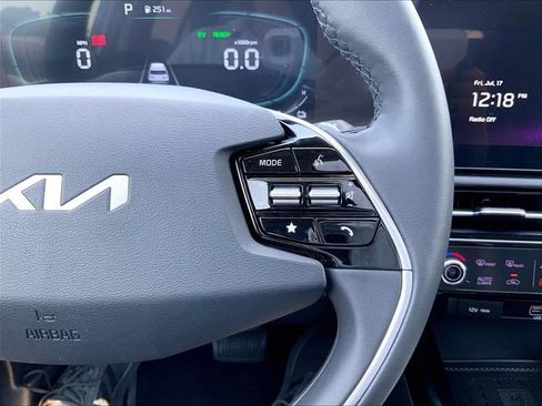 Used 2023 Kia Niro FWD image 14