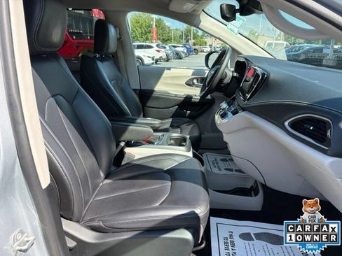 Used 2023 Chrysler Pacifica Touring-L AWD/4WD image 22