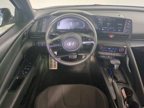 Used 2025 Hyundai Elantra Sport FWD image 17