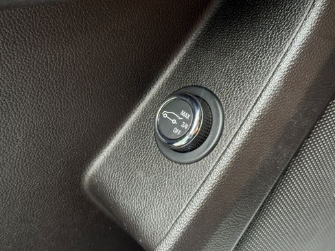 Used 2019 Chevrolet Traverse Premier AWD/4WD image 17