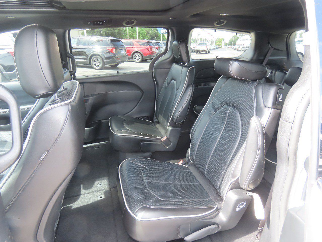 Used 2025 Chrysler Pacifica Limited FWD image 18