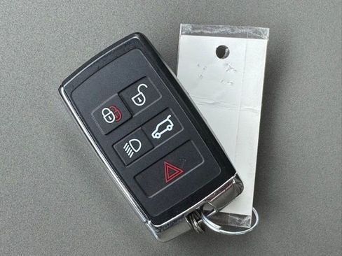 Used 2023 Land Rover Defender 90 S image 29