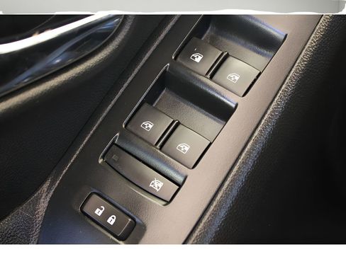 Used 2020 Chevrolet Trax LT w/ LT Convenience Package image 32