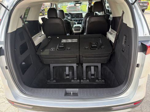 Used 2023 Kia Carnival LX FWD image 24