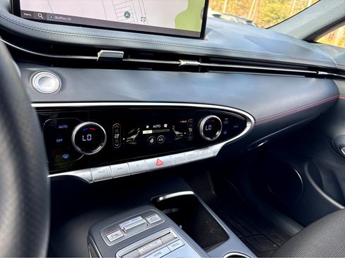 Used 2023 Genesis GV70 2.5T w/ Sport Prestige Package image 12