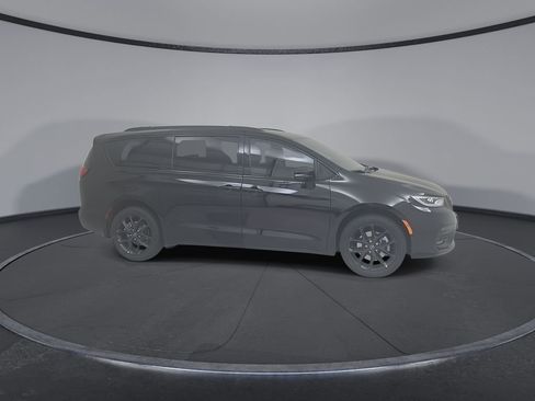 New 2026 Chrysler Pacifica Limited image 3