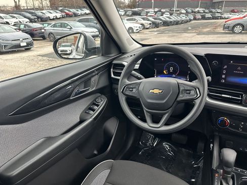 Used 2025 Chevrolet TrailBlazer LT image 32
