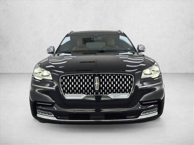 Used 2022 Lincoln Aviator Black Label w/ Class IV Trailer Tow Package AWD/4WD image 2