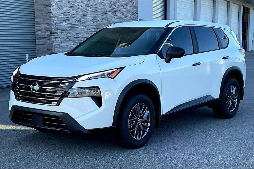 Used 2026 Nissan Rogue S FWD image 3