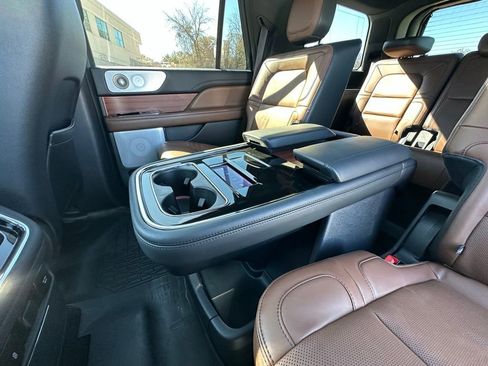 Used 2024 Lincoln Navigator Reserve image 26
