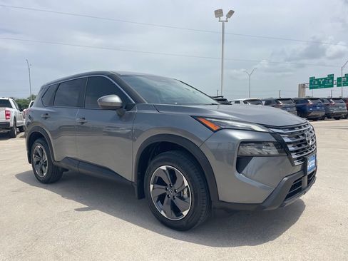 Certified 2025 Nissan Rogue SV FWD image 7